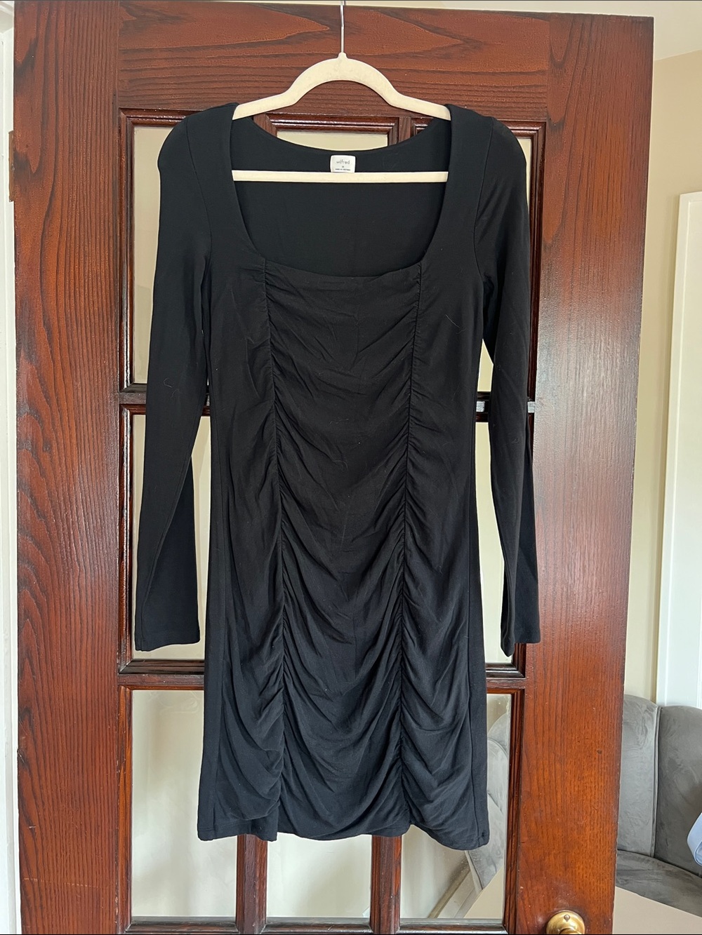 Wilfred Aritzia - Classic Black Long-Sleeve Ruched Dress
